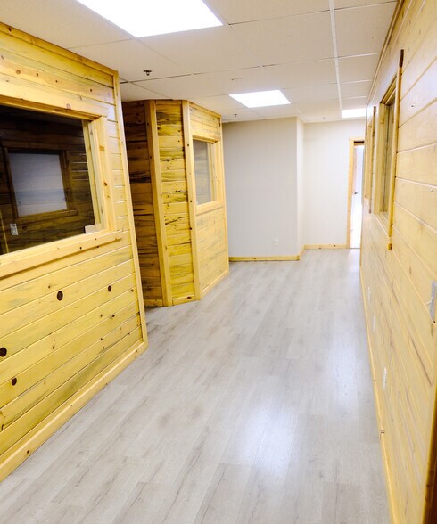 More Photos Of 395 W 67th St, Loveland Warehouse For Lease