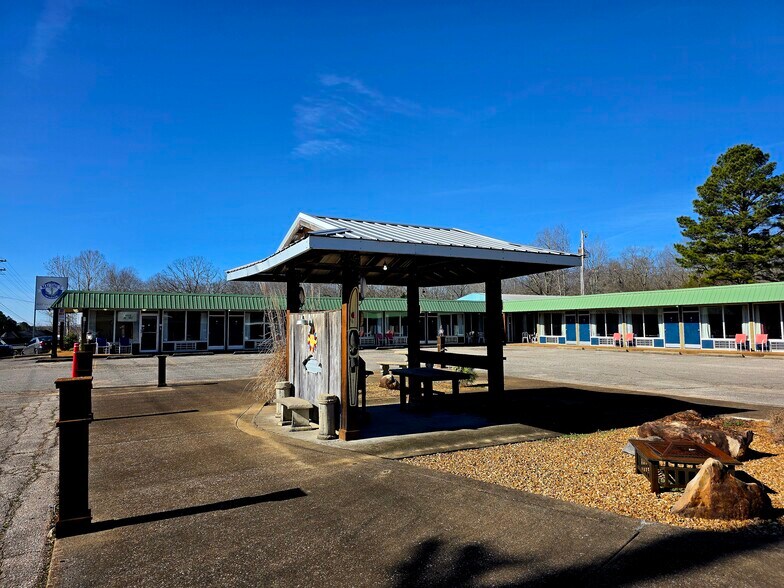 More Photos Of 15555 Highway 79 N, Buchanan Service Station For Sale