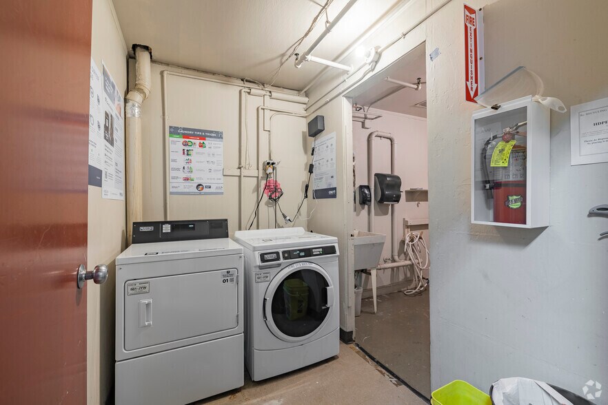 More Photos Of 1050-1066 47th Ave, Oakland Apartments For Lease