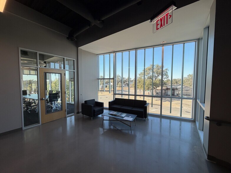 More Photos Of 411 W Main St, Round Rock Unknown For Lease