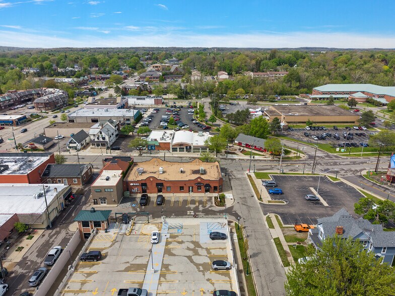 More Photos Of 150 E University Dr, Rochester Storefront Retail Office For Lease