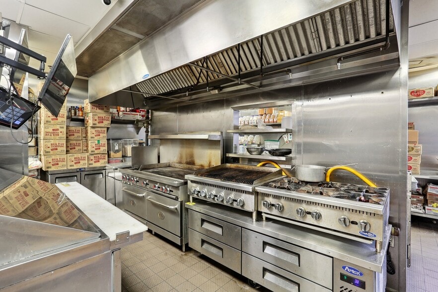 More Photos Of 309-311 Decatur St, New Orleans Freestanding For Sale