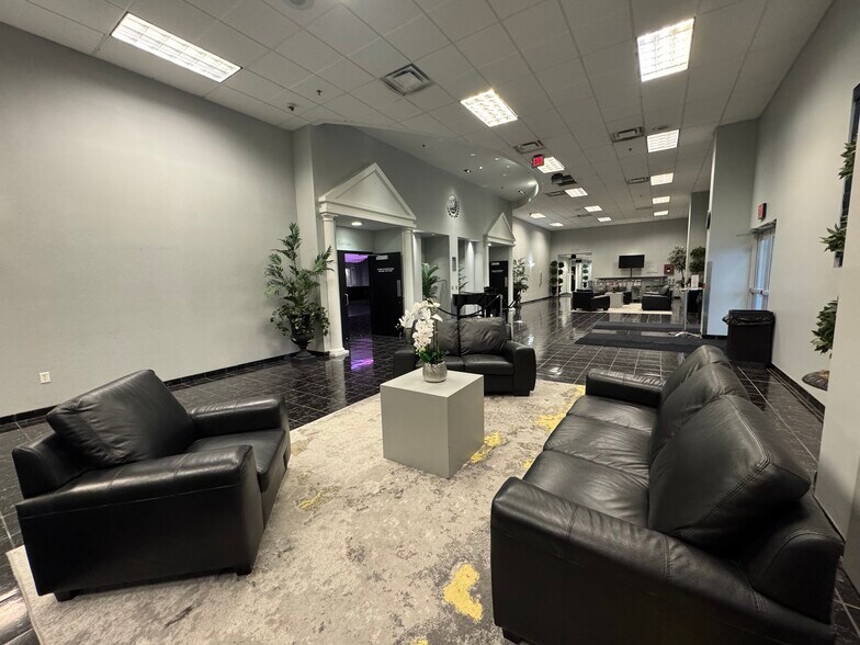 More Photos Of 11830 Stonegate Dr, Omaha Sorority Fraternity House For Sale