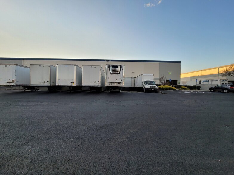 More Photos Of 30973 Santana St, Hayward Warehouse For Lease