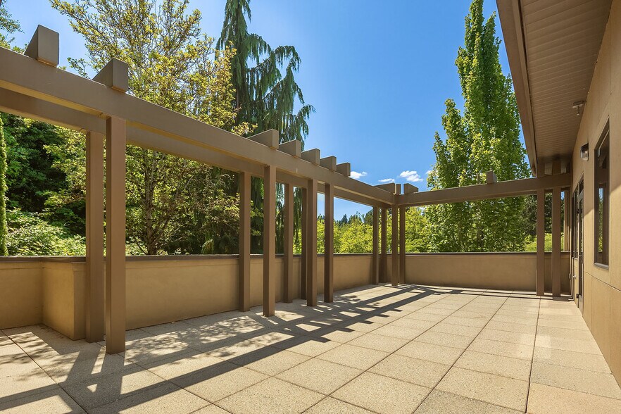 More Photos Of 8015 SE 28th St, Mercer Island Office For Lease
