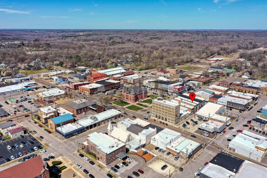 More Photos Of 121 N Poplar St, Paris Storefront Retail Residential For Sale