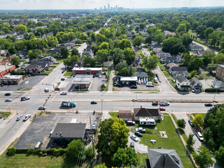 More Photos Of 227 W 38th St, Indianapolis Auto Repair For Sale