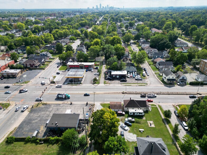 More Photos Of 227 W 38th St, Indianapolis Auto Repair For Lease