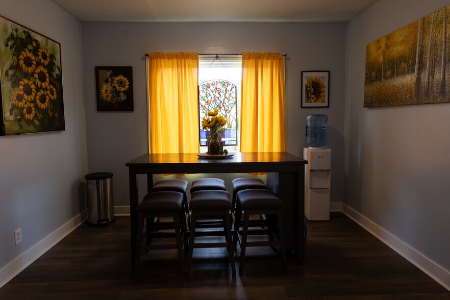 More Photos Of 2800 NY-49, West Monroe Auto Repair For Lease