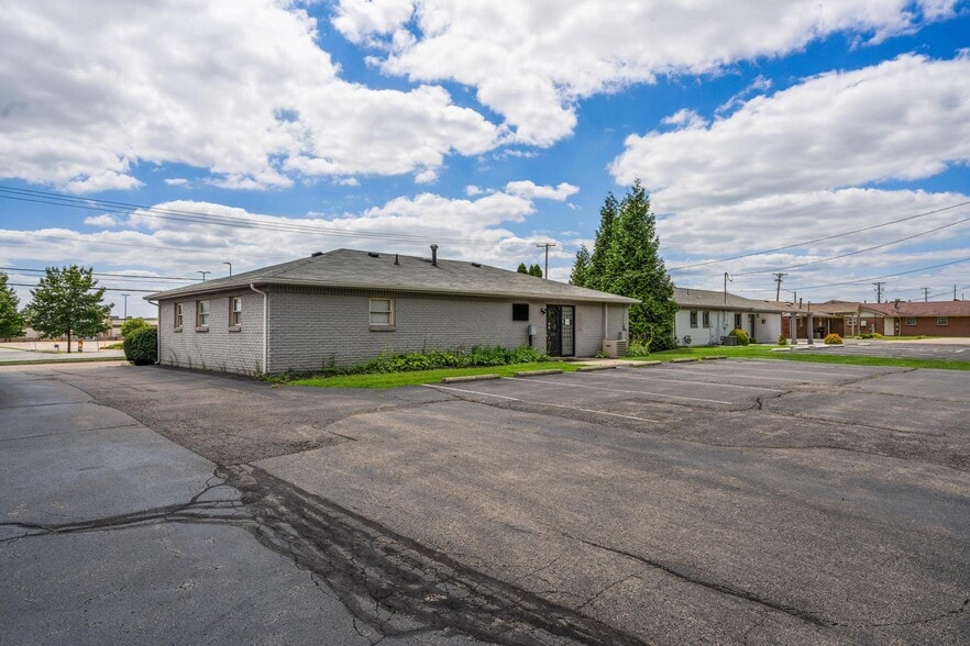 More Photos Of 2233 Miamisburg-Centerville Rd, Dayton Office For Sale