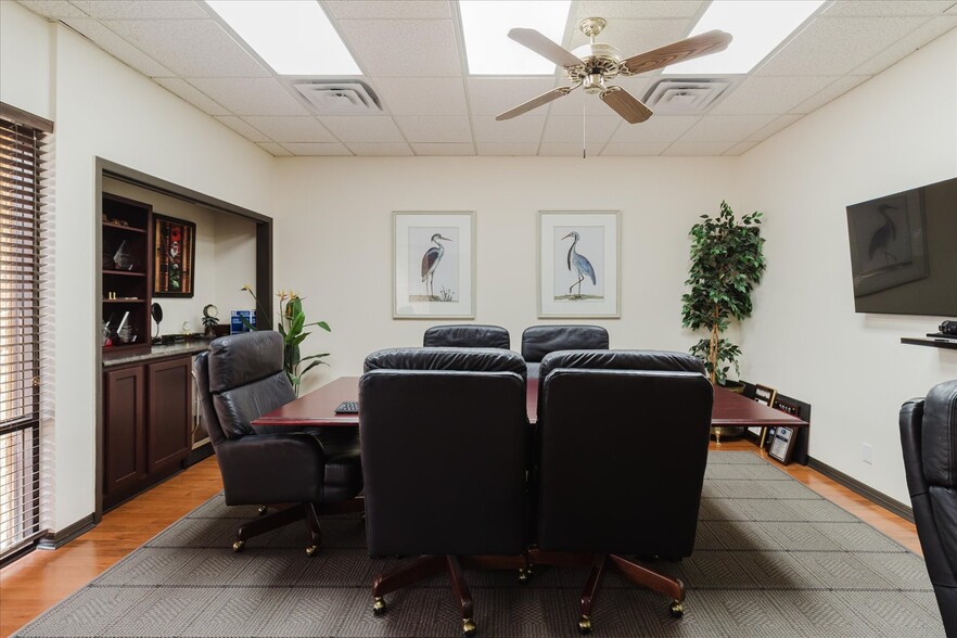 More Photos Of 611 Druid Rd E, Clearwater Office For Sale