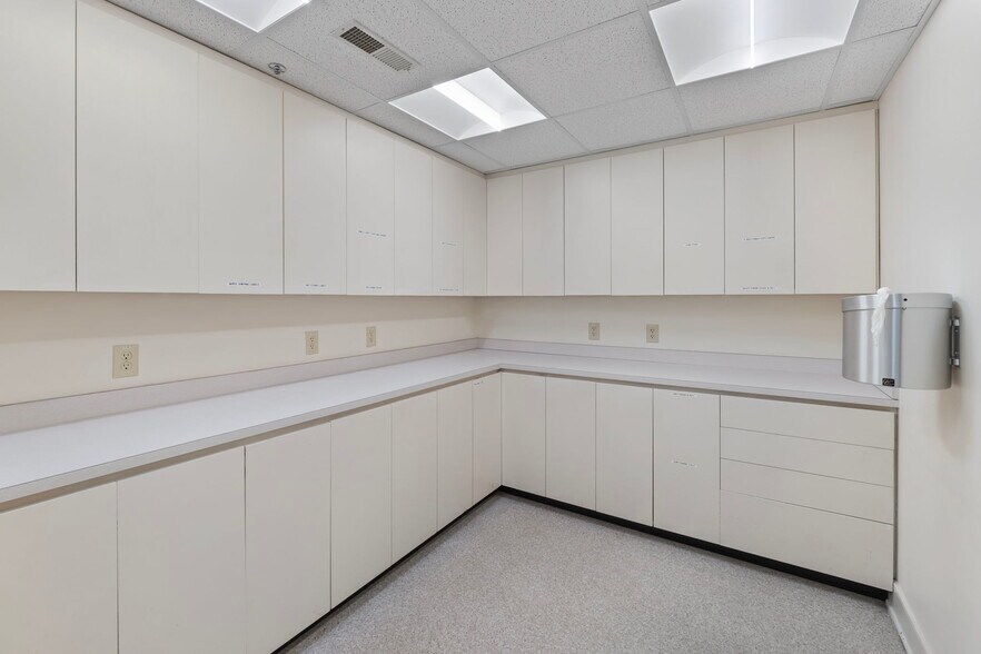 More Photos Of 202-258 E High St, Charlottesville Office For Sale