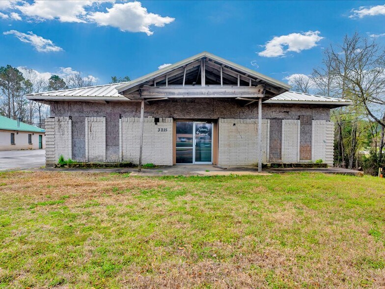 More Photos Of 3215 S Medford Dr, Lufkin Office For Sale