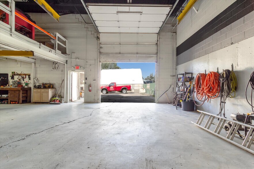 More Photos Of 4800 Joslyn Rd, Lake Orion Light Manufacturing For Sale