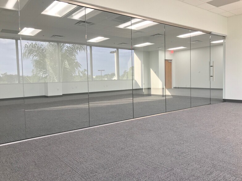 More Photos Of 5900 Lake Ellenor Dr, Orlando Office For Sale