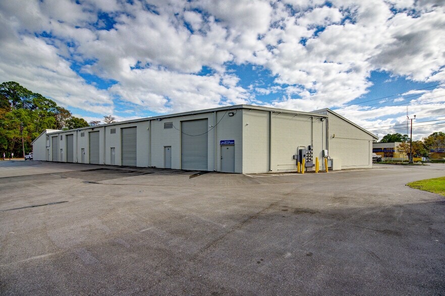 More Photos Of 5121 Bowden Rd, Jacksonville Light Manufacturing For Lease