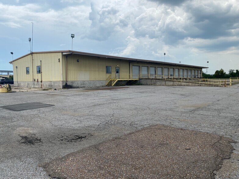 Primary Photo Of 956 Hwy 190 W, Port Allen Distribution For Sale