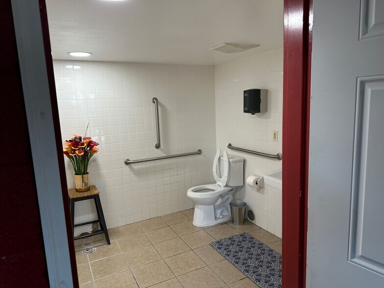 More Photos Of 133 Route 130, Bordentown Freestanding For Sale