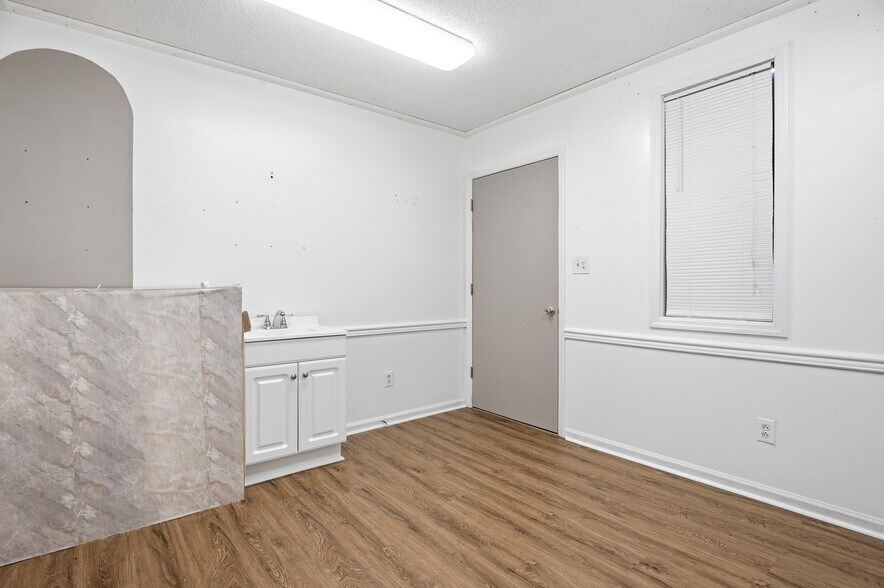 More Photos Of 411 Western Blvd, Jacksonville Medical For Lease