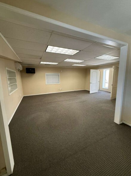 More Photos Of 1300 W US Highway 83, Alamo Warehouse For Lease