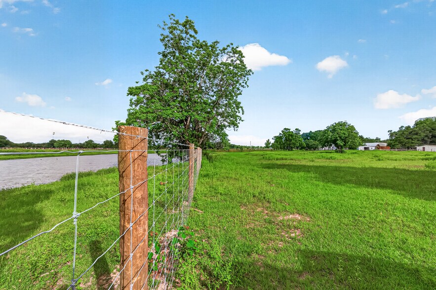More Photos Of 0 FM 1994 Road, Guy Land For Sale