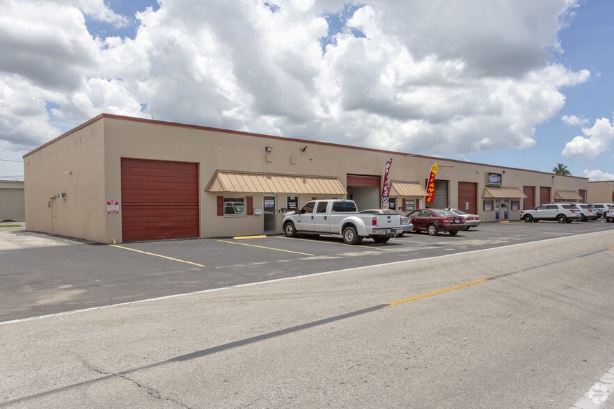 More Photos Of 2012-2024 Beacon Manor Dr, Fort Myers Unknown For Lease