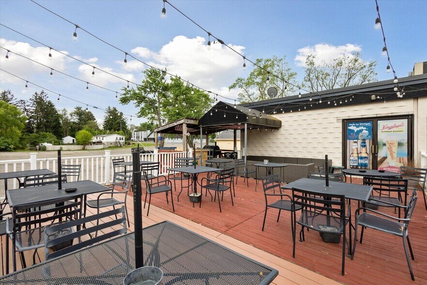 More Photos Of 3705 Ann Arbor Rd, Jackson Restaurant For Sale