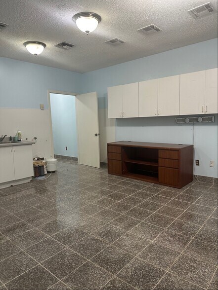 More Photos Of 8191 Southwest Fwy, Houston Medical For Sale