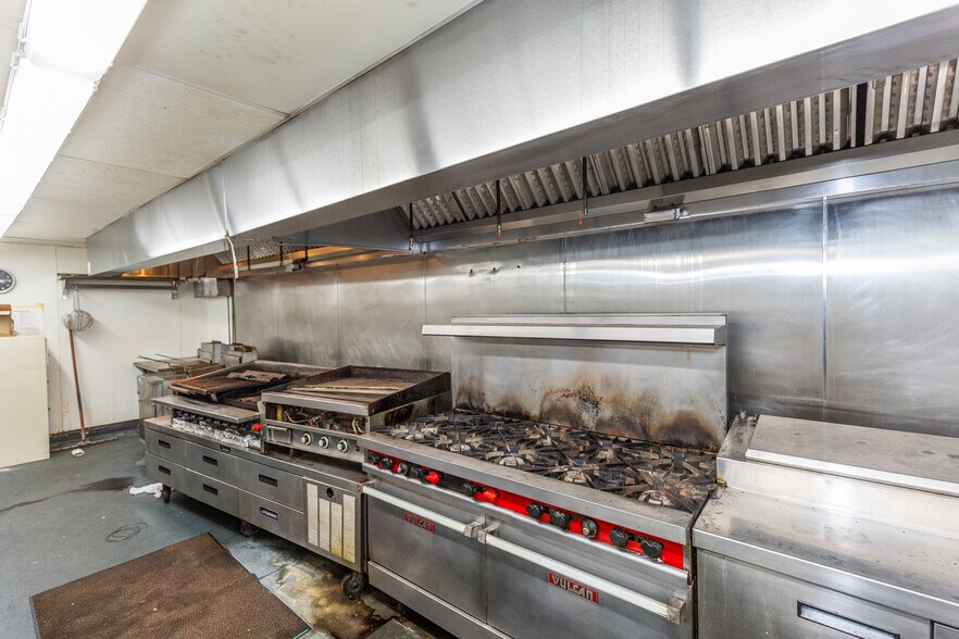 More Photos Of 332 Farnum Pike, Smithfield Restaurant For Sale