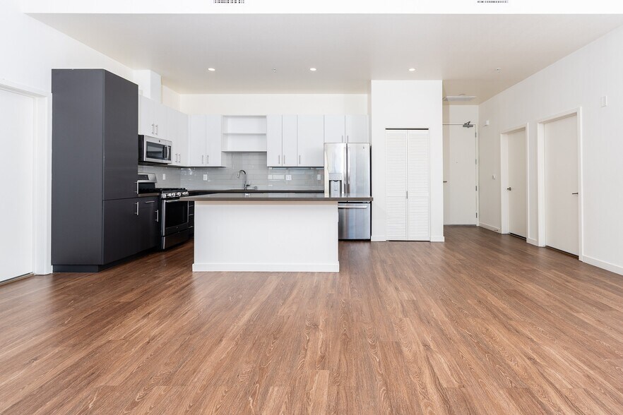 More Photos Of 3750 Main St, Riverside Apartments For Lease