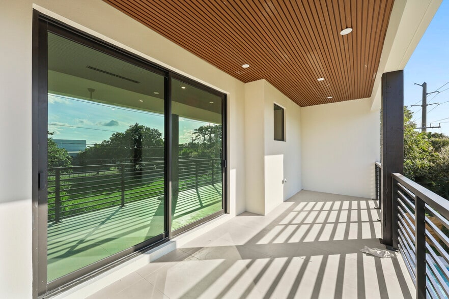 More Photos Of 1321 NE 13th Ave, Fort Lauderdale Multifamily For Sale