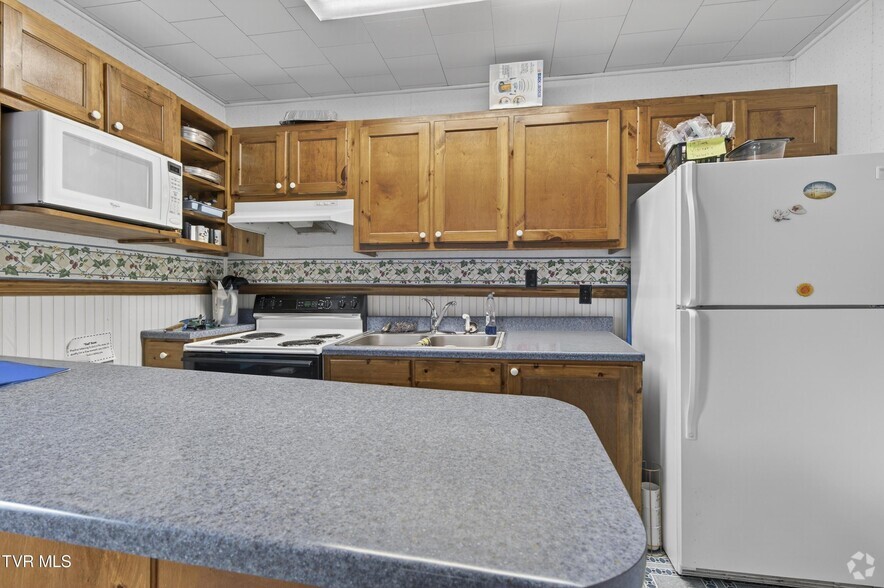 More Photos Of 302 Crescent Dr, Glade Spring Religious Facility For Sale