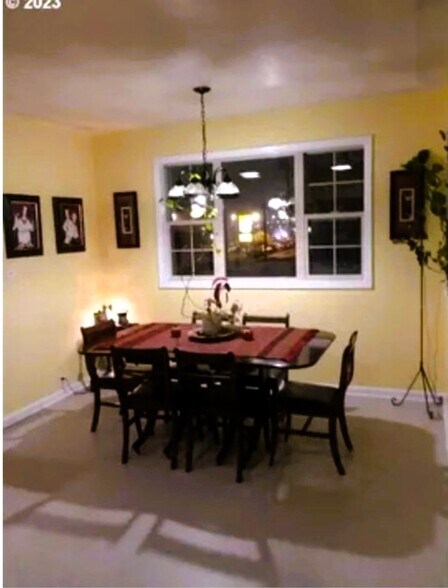 More Photos Of 295 S Broadway, Coos Bay Restaurant For Sale