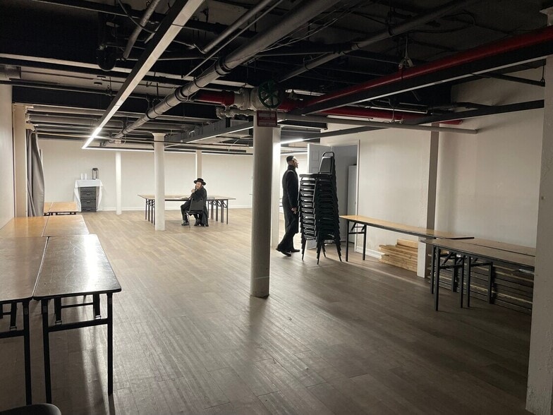 More Photos Of 390 Berry St, Brooklyn Office For Lease