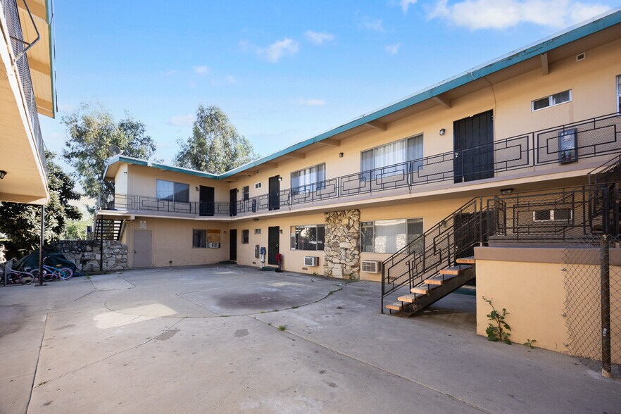 More Photos Of 820 Chestnut Ave, Los Angeles Apartments For Sale
