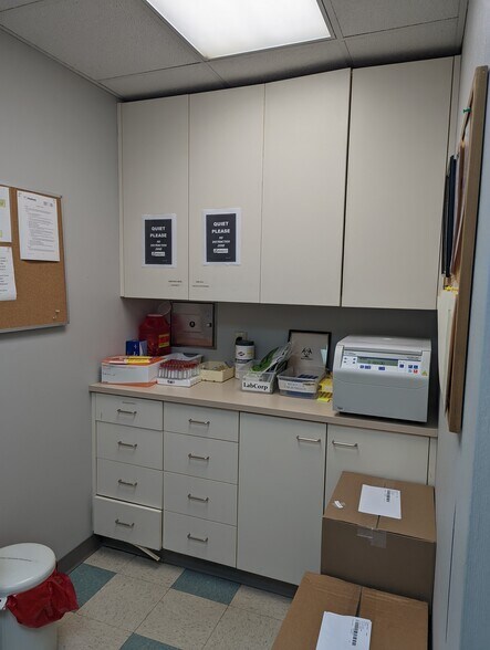 More Photos Of 120 Hawthorne Park, Athens Medical For Sale