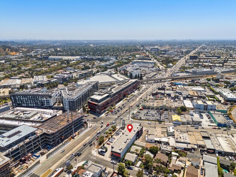 More Photos Of 8885 Venice Blvd, Los Angeles Light Distribution For Lease