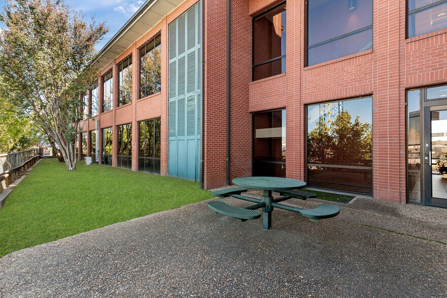 More Photos Of 800 N Spring St, Shreveport Office For Lease