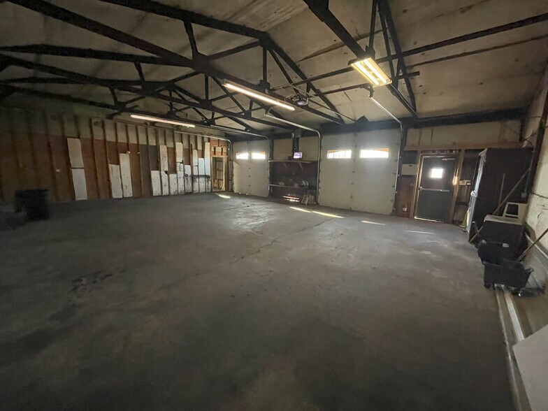 More Photos Of 1604 Deloss St, Indianapolis Flex For Lease