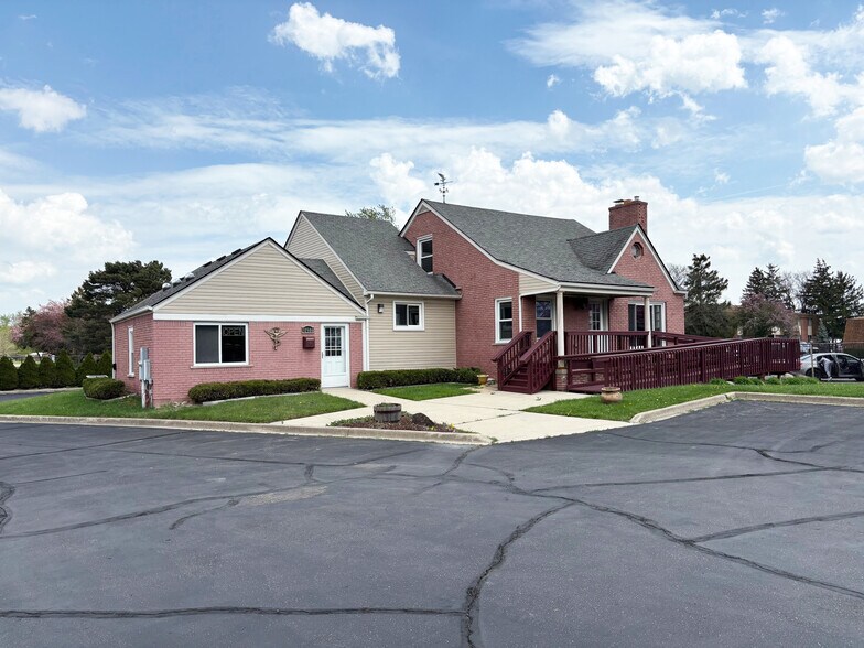 More Photos Of 31500 Schoenherr Rd, Warren Medical For Sale