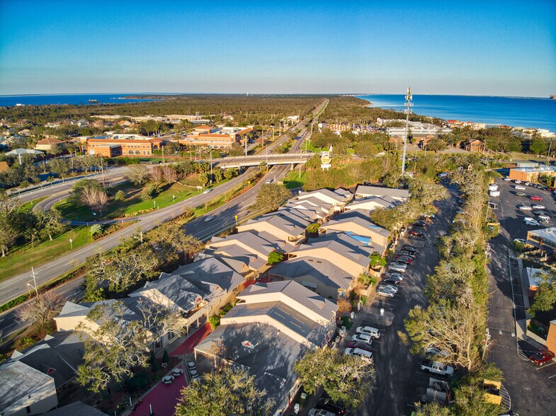 More Photos Of 913 Gulf Breeze Pky, Gulf Breeze Storefront Retail Office For Sale
