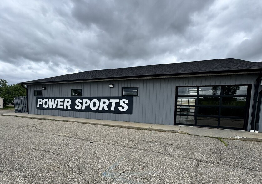 More Photos Of 9474 Lapeer Rd, Davison Freestanding For Lease