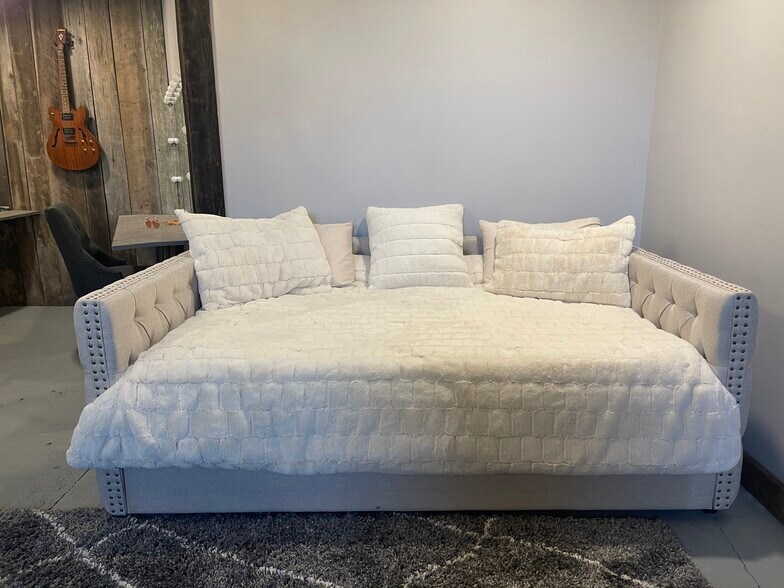 More Photos Of 211 Main St, Irvine Storefront For Sale