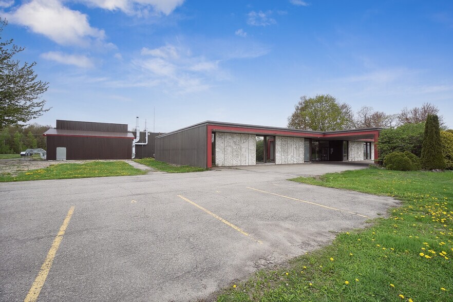 More Photos Of 500 Boul De L'aéroparc, Lachute Manufacturing For Sale