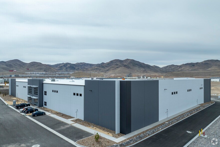 More Photos Of 75 Italy Drive, Sparks Industrial For Lease