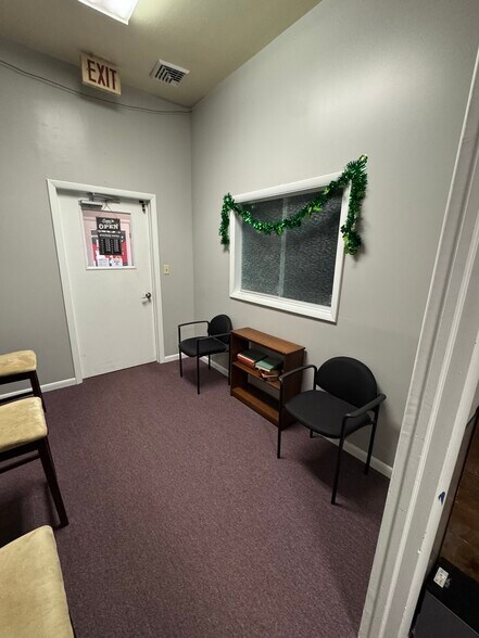 More Photos Of 684 W Main St, New Holland Office For Lease