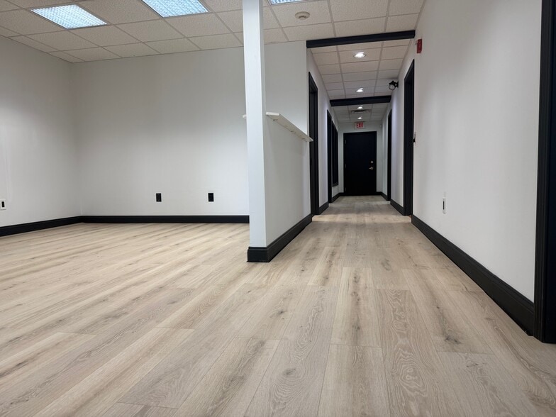 More Photos Of 960 Reservoir Ave, Cranston Office For Lease
