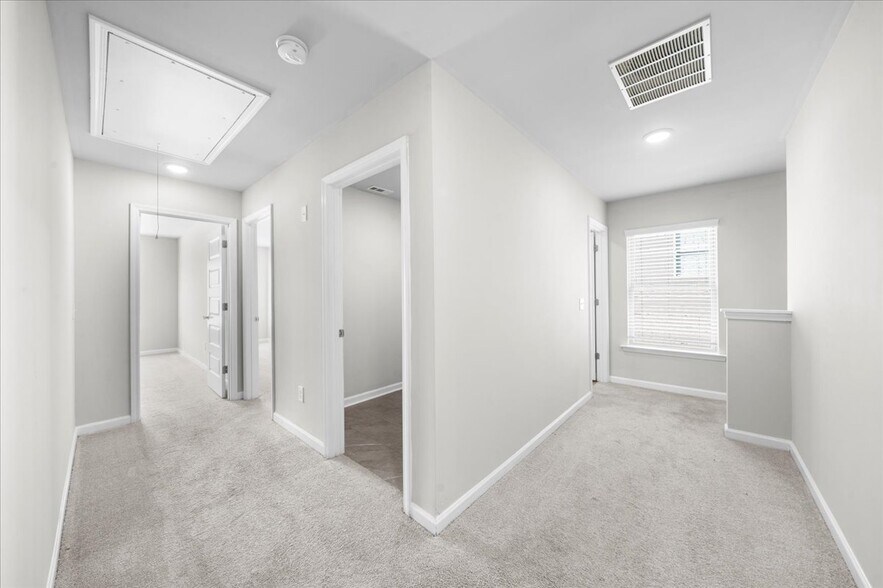 More Photos Of 300 Harrison Dr, Calhoun Apartments For Sale