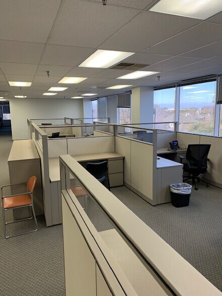 More Photos Of 4001 Airport Fwy, Bedford Office For Lease