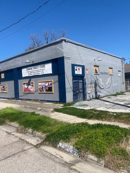 More Photos Of 2102 Common St, Houston General Retail For Sale